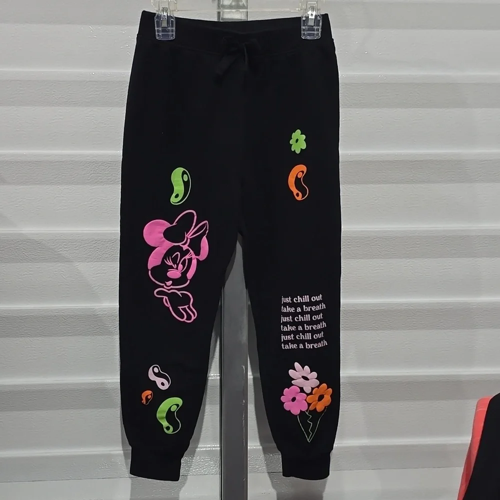 Disney's Minnie Mouse Sweat Suit  Size Medium 7/8‎